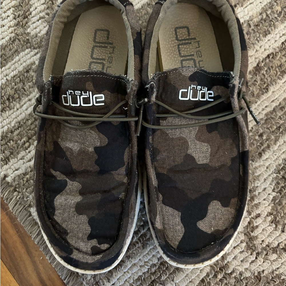 Hey Dude Youth Size 6 Camo. Only worn a handful of times.  Smoke and PF seller.